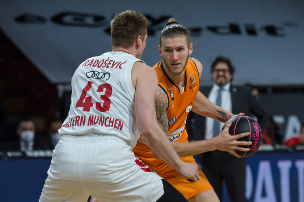 使用双后腰 使用双后腰