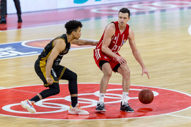 着季后赛迈 着季后赛迈