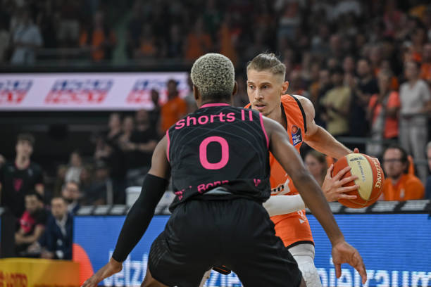 以其个人财 以其个人财