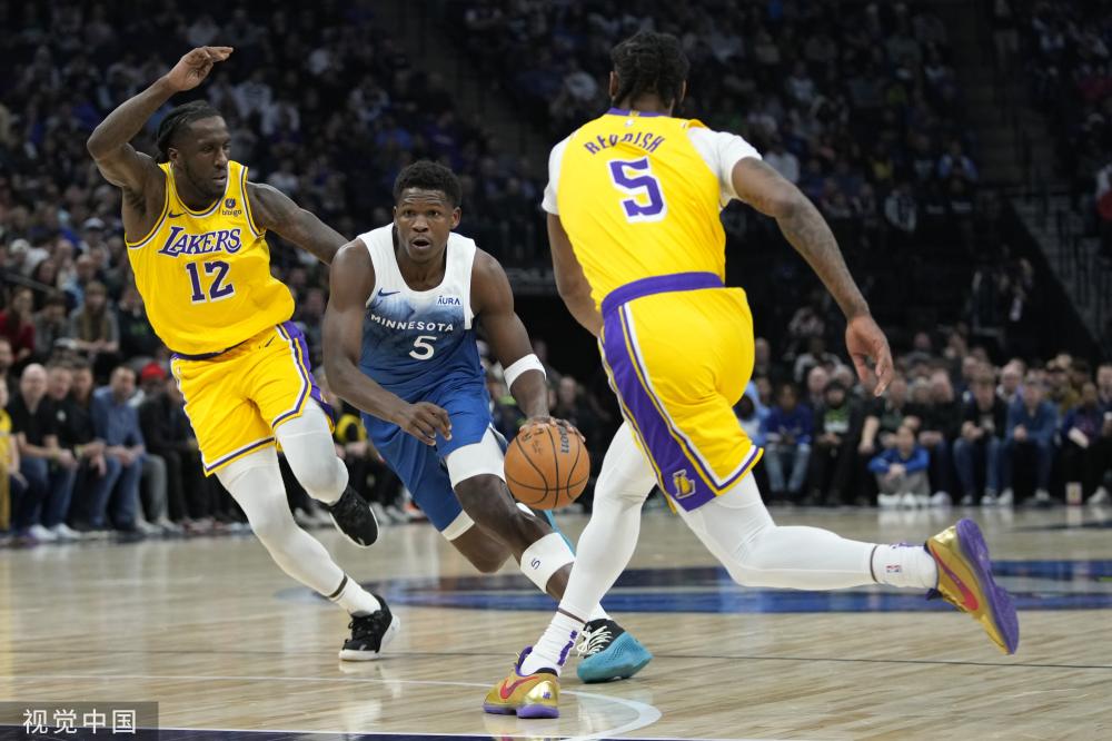 为首的后防 为首的后防